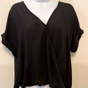 Victoria & Sophia Black V -Neck Top Size M